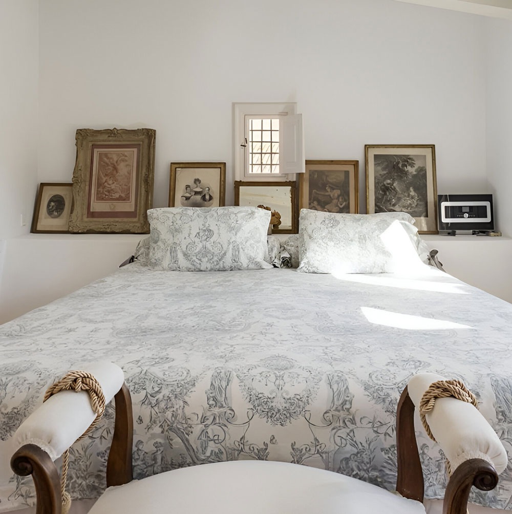 Luxus-Penthouse Mallorca mit hellem Schlafzimmer und eleganter Atmosphäre